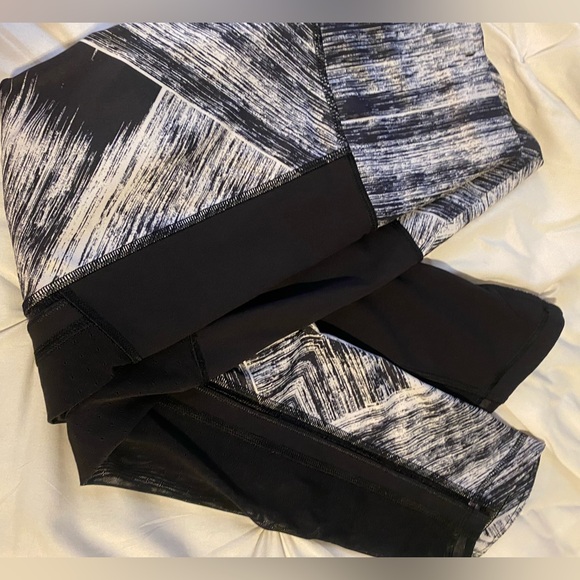 Lululemon Athletica Hi Rise Mesh Crop Leggings - Picture 4 of 5